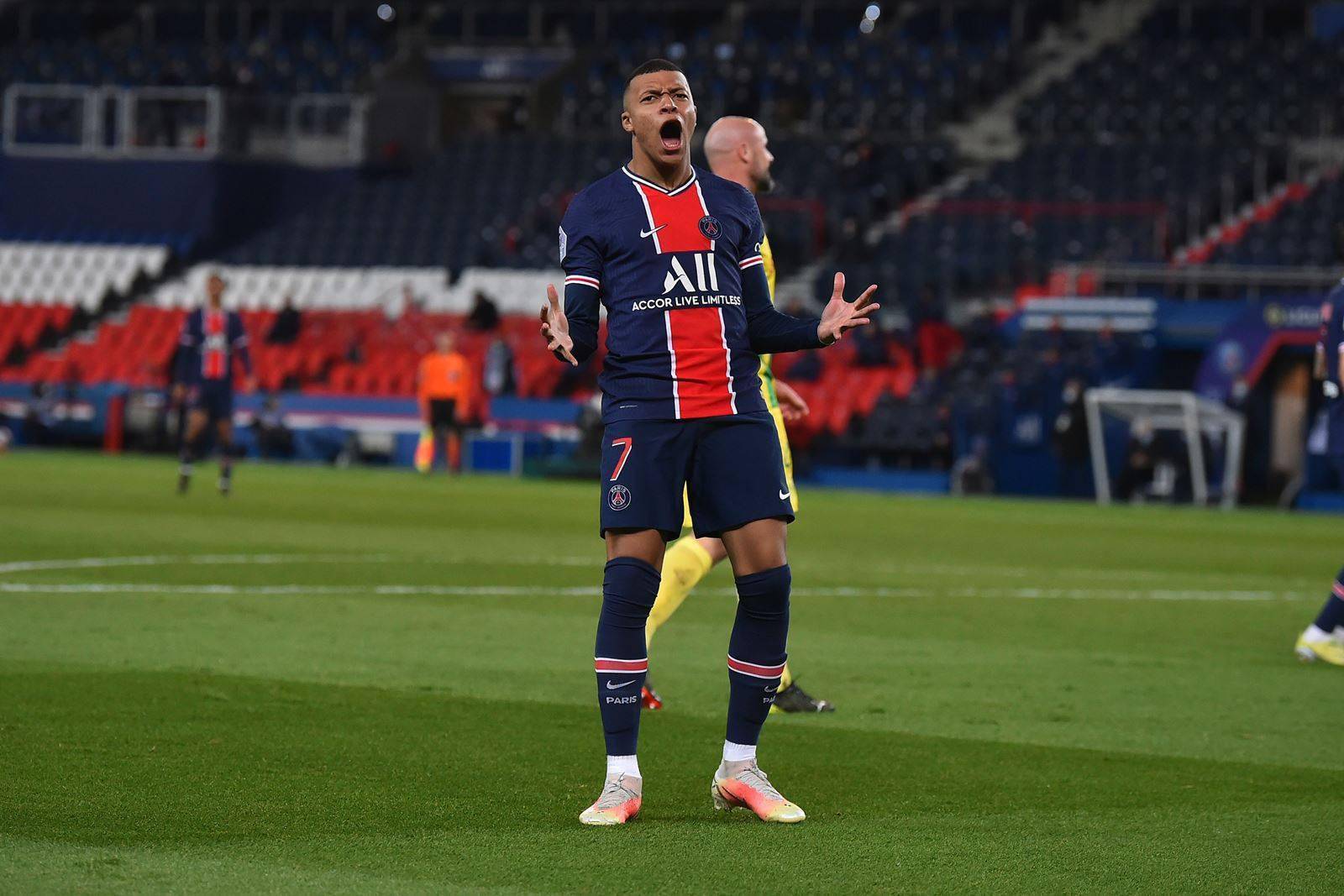 【新闻】全球晶圆代工恐衰退 3%，10 年来首见！